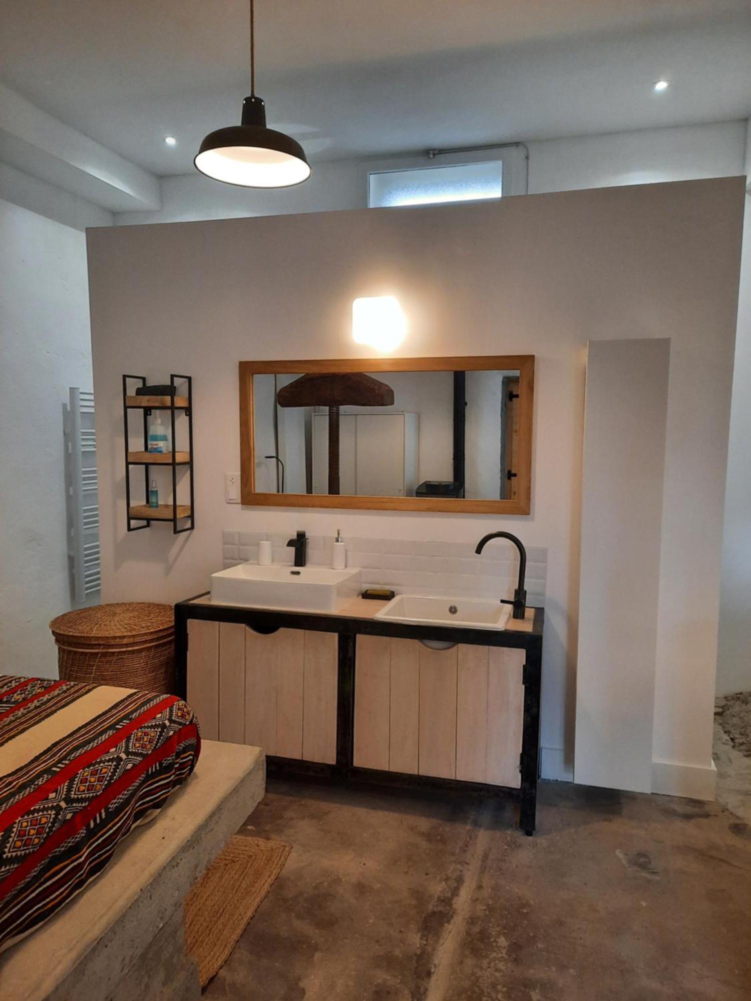 Montagnieu  Dormir Au Pressoir מראה חיצוני תמונה